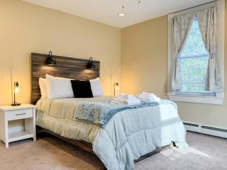 NEW-Queen Beds-Mins to Elliot-Catholic Medical-MHT - 3