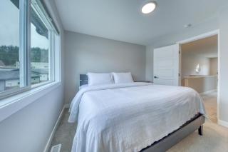 Stunning New 3 Bedroom Mountain View Condo - 3