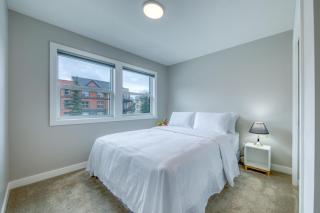 Stunning NEW 3 Bedroom Mountain View Condo - 1