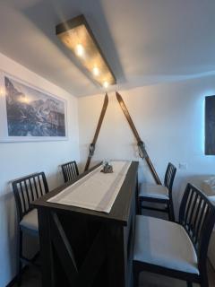 2 Pièces au calme, de style chalet, 4 personnes, immense terrasse, vue époustouflante , Tout pédestre, parking, balneo - 7