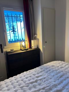 2 Pièces au calme, de style chalet, 4 personnes, immense terrasse, vue époustouflante , Tout pédestre, parking, balneo - 8
