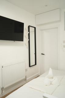 Concept Room 7 Standard Double Enfield Town - 7