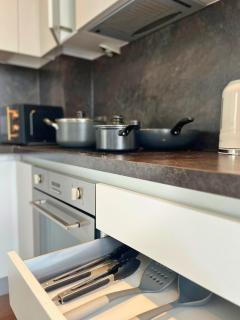 Joyful Group - Deansgate 2BR Chic City Gardens Apartment - 7