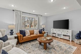 Spacious Family Haven - Walk to Downtown & JBU - 0