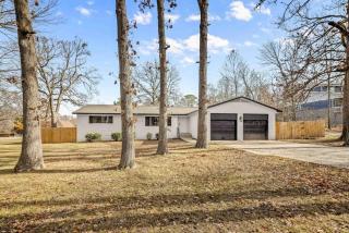 Spacious Family Haven - Walk to Downtown & JBU - 3