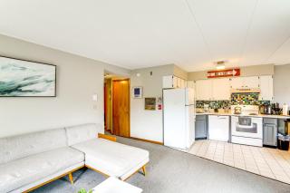 Snow Mountain Condo Hot Tub and Shuttle to Resort - 6