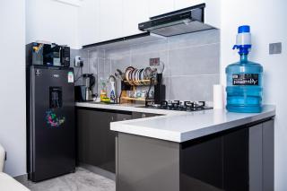 Tranquil Modern apartment - 5