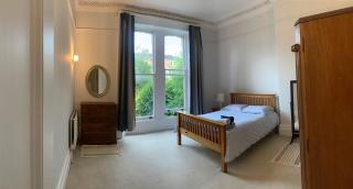 quiet comfortable and spacious Clifton 2 bedroom flat - 3