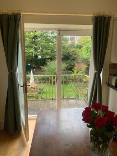 quiet comfortable and spacious Clifton 2 bedroom flat - 6