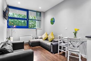 BRAND NEW - For 1-4, Direct Infront of Heathrow Airport, 15min Windsor Castle - 4