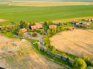 2 Bedroom Loft on Horse, Goat, Donkey and Cow Farm - 0
