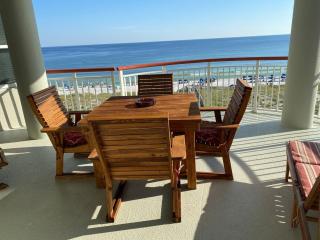 Relaxing beachfront retreat - 0