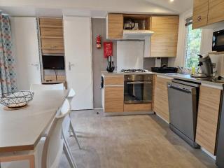 MH3-Confort, 3ch, 6 pl, 2 FUN-PASS OFFERT dès 5 nuits, LAVE VAISSELLE, TV, WI-FI, Draps fournis et ménage, en option ! - 7