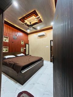 Sky Rooms & Cafe - 7