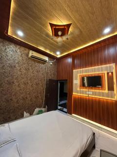 Sky Rooms & Cafe - 6