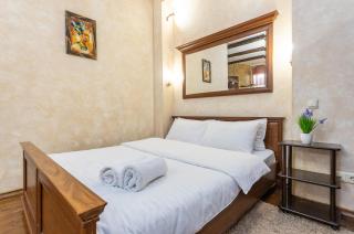 Baroque-Style Apartment in the Heart of Kyiv - 1