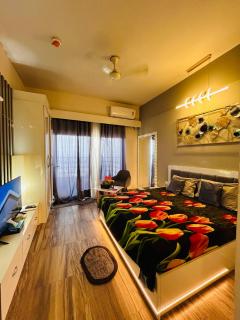 Stay near Expo mart -Modern loft overlooking the city - 5