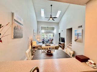 Beach close best of the best 3 bed 3 bath pet friendly Villa - 7