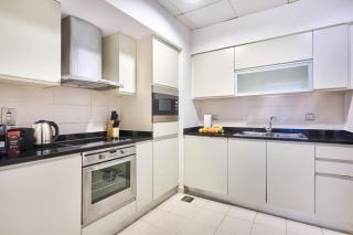 Palm Jumeirah Oasis - Stylish 1 Bedroom Apartment with Garden, Pool & private Beach Access - 6