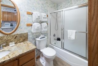 Ski-in Ski-out Studio Private Balcony & Fireplace condo - 5