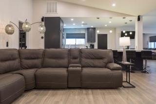 Desert getaway retreat pool spa billiards bbq - 3