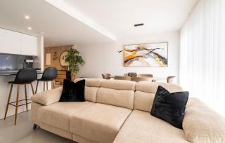 Contemporary 3-Bedroom Apartment in Oasis 325 - 0