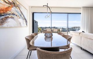 Contemporary 3-Bedroom Apartment in Oasis 325 - 5