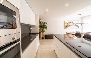 Contemporary 3-Bedroom Apartment in Oasis 325 - 1