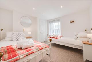 Silvergate Cottage - 9