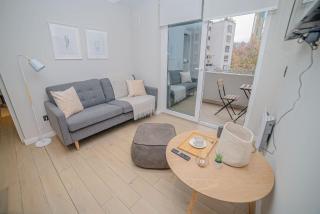 Chic 2BR Unique Stay in the Heart of Providencia - 3
