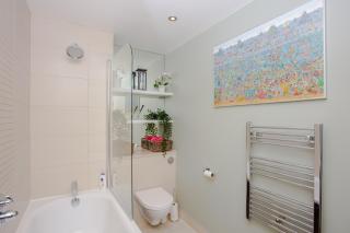 Stylish 2 Bedroom Apartment - 7