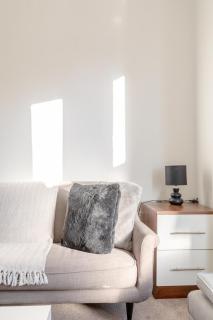 Spacious 1BD Flat 10 mins from Battersea Park! - 0
