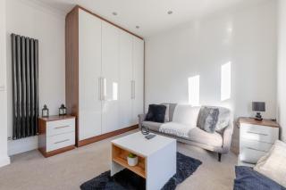 Spacious 1BD Flat 10 mins from Battersea Park! - 8