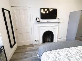 Chic 1BD Flat - wViews of Edinburgh Castle! - 4