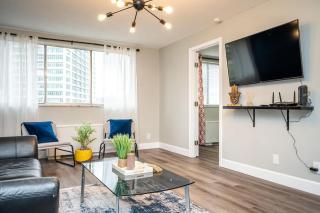 Special Deal Downtown 2BR Walkable & Parking - 4