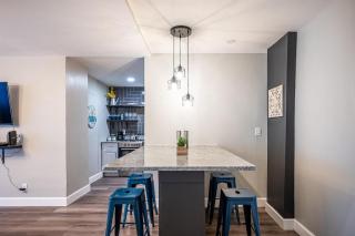 Special Deal Downtown 2BR Walkable & Parking - 2