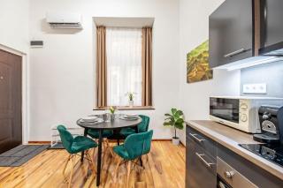 Cozy Nest for Couples - 9