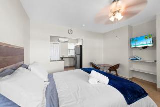 Cozy Studio in Lake With Pool & BBQ - 8