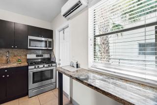 Cozy Studio in Lake With Pool & BBQ - 5