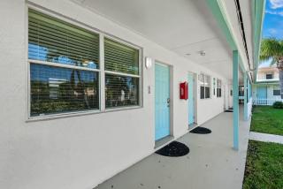 Lake Worth2 Getaway-Cozy studio with Pool complex - 8