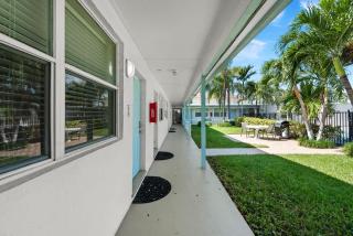 Lake Worth2 Getaway-Cozy studio with Pool complex - 5
