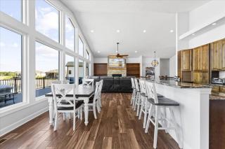 Lakefront Mansion!Close to SAC&Mahoney State Park! - 6