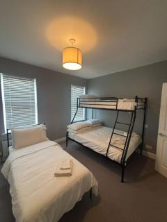 Large Bath Home - 3 Bedrooms, Sleeps 8 - 6