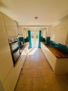 Large Bath Home - 3 Bedrooms, Sleeps 8 - 8
