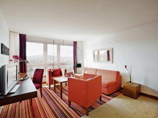 Mövenpick Hotel Zurich Airport - 1