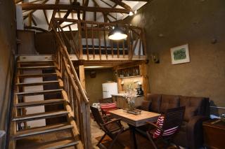 Emena Art Guesthouse - 9