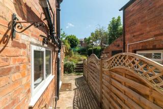 Cosy Character Home - 2 Beds in Malvern - 4