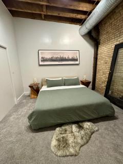Luxe 3BR Loft, Rooftop Lounge in Fulton Market - 2