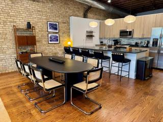 Luxe 3br Loft Rooftop Lounge in Fulton Market - 4