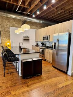 Luxe 3BR Loft, Rooftop Lounge in Fulton Market - 8